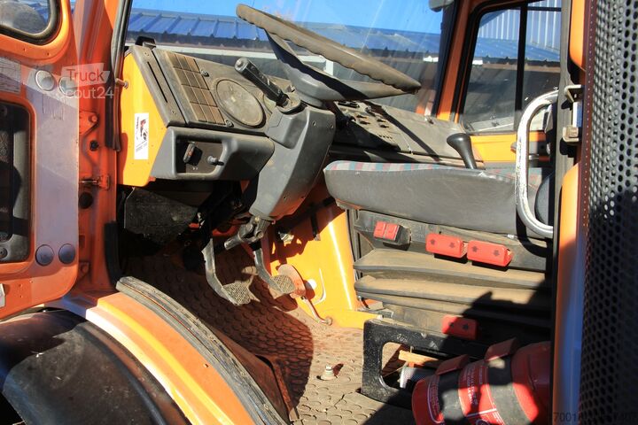 Crane truck UNIMOG 1600