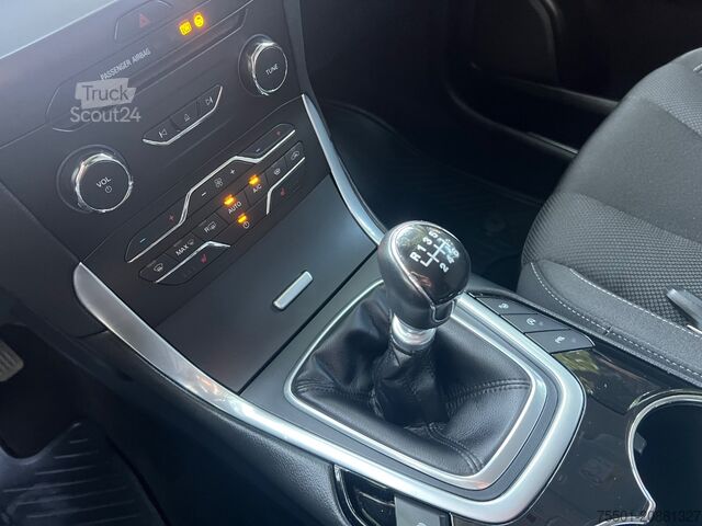 Minibus Ford S-MAX 2.0 EcoBlue Titanium Winterp.+2xKlima+Kam.