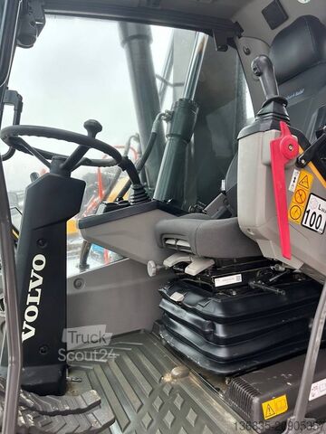 Kolesni bager Volvo EWR 150 E