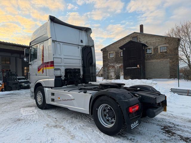 Стандартный седельный тягач DAF XF530 SSC*Intarder*Hydraulik*ACC*Standklima*TOP