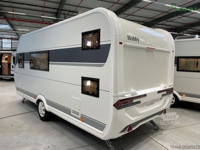 Lakókocsi HOBBY De Luxe 490 KMF Modell 2026 / 1800 kg