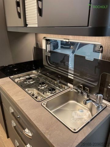 Lakókocsi HOBBY De Luxe 490 KMF Modell 2026 / 1800 kg