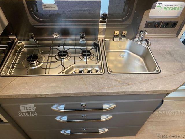 Lakókocsi HOBBY De Luxe 540 KMFe Modell 2026 / 1800 kg