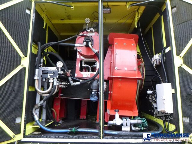 Засмукващо превозно средство Iveco Trakker 450 8x4 MTS vacuum excavator / Saugbagger