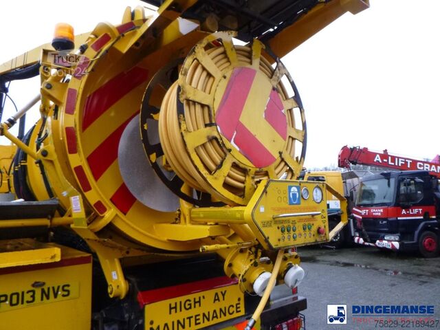 Засмукващо превозно средство D.A.F. LF 55.220 4X2 RHD Whale vacuum tank 8.1 m3