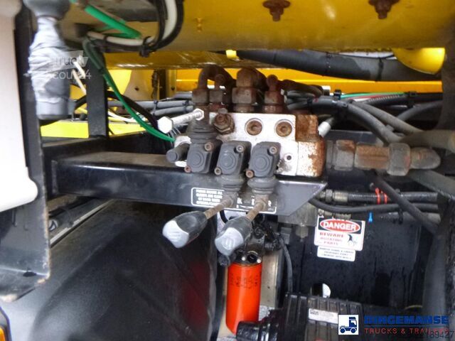 Veículo de aspiração DAF LF 55.220 4X2 RHD Whale vacuum tank 8.1 m3