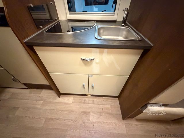 Альковний автокемпер XGO Dynamic