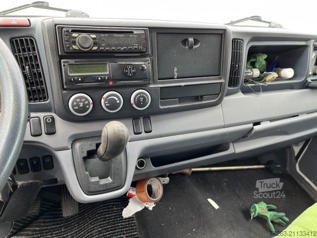 Transportador con plataforma y toldo FUSO Canter 7C18 4x2 Ladebordwand / Getriebeschaden