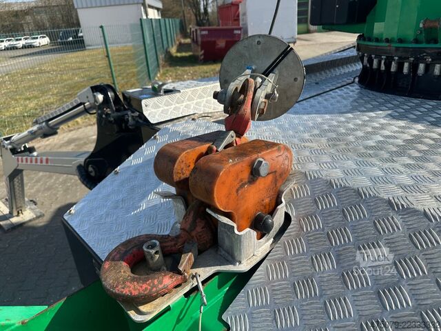 Jeřáb na nákladním automobilu Böcker RK 36-2400 / Raupenkran / UVV NEU
