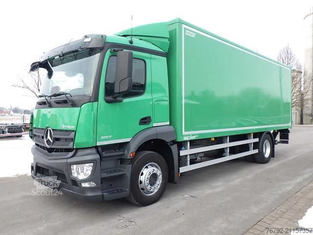 Skriňové nákladné vozidlo MERCEDES-BENZ 1827 L Actros Koffer 7,3m/LBW/Seitentür/AHK/Klim