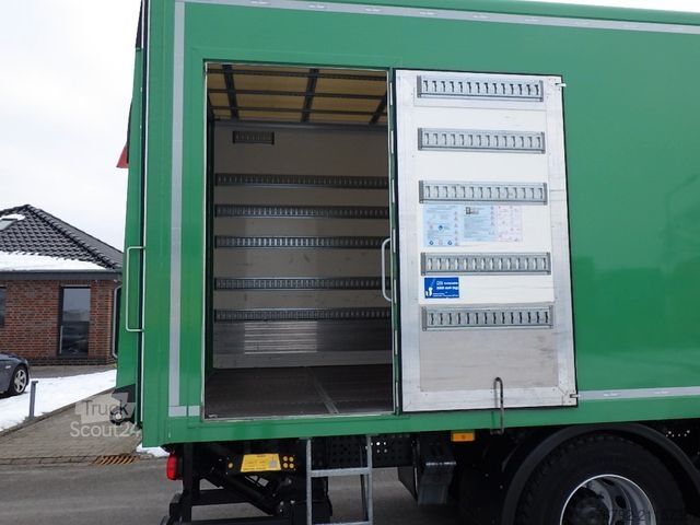 Skriňové nákladné vozidlo MERCEDES-BENZ 1827 L Actros Koffer 7,3m/LBW/Seitentür/AHK/Klim