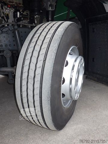 Skriňové nákladné vozidlo MERCEDES-BENZ 1827 L Actros Koffer 7,3m/LBW/Seitentür/AHK/Klim