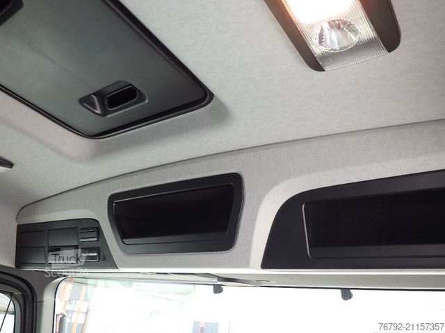 Skriňové nákladné vozidlo MERCEDES-BENZ 1827 L Actros Koffer 7,3m/LBW/Seitentür/AHK/Klim