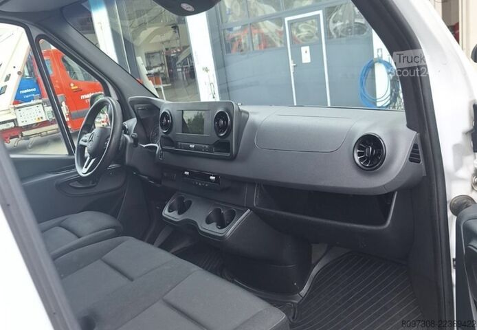 Hög tak skåpbil Mercedes-Benz Sprinter L2H2 317 CDI   AUTOMATIK   BOTT REGAL   AHK