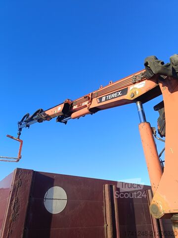 Teherautóra szerelt daru Mercedes-Benz Axor