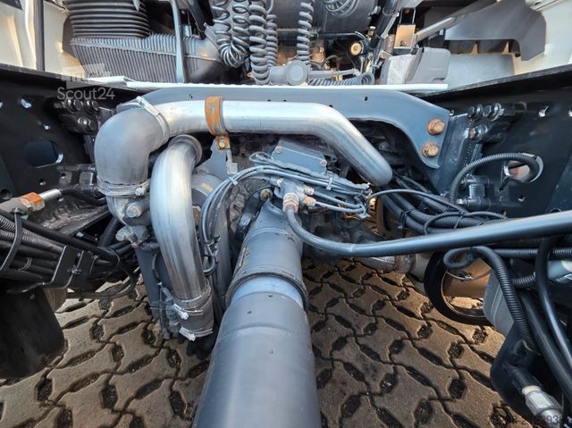 Volume tractor unit MAN TGX 18.460 4X2 LLS-U / Retarder / ADR AT