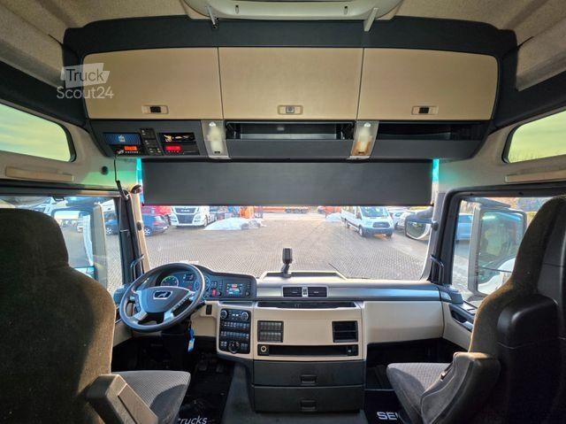 Volume tractor unit MAN TGX 18.460 4X2 LLS-U / Retarder / ADR AT