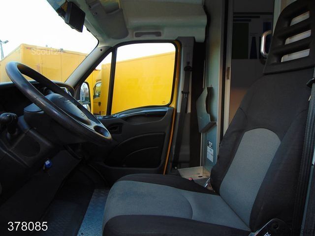 Transporter mit Koffer IVECO Daily 35 S 11 A / P Maxi Postkoffer REGALSYSTEM
