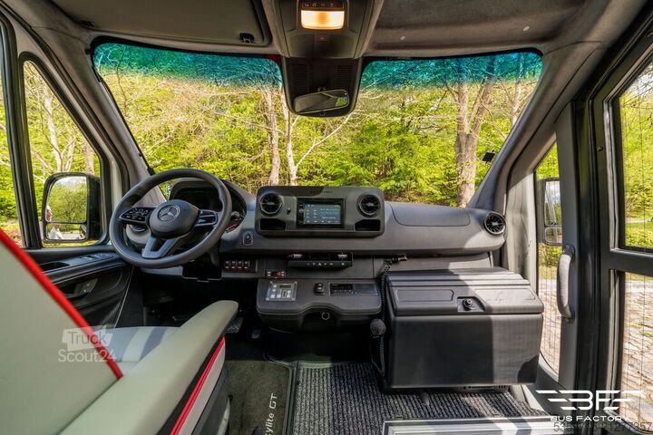 Minibussi Mercedes-Benz Sprinter 519, SKYLITE GT 10+1