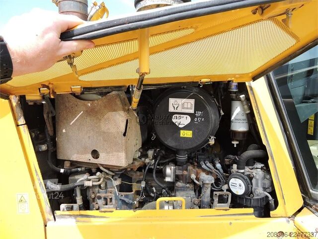 Дорожный каток KOMATSU D65EX-15