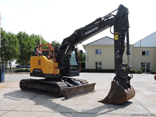 Гусеничный экскаватор VOLVO ECR145