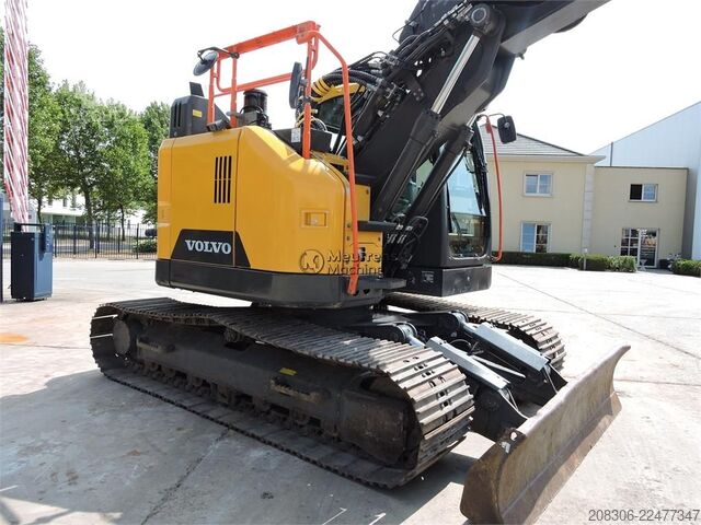 Гусеничный экскаватор VOLVO ECR145