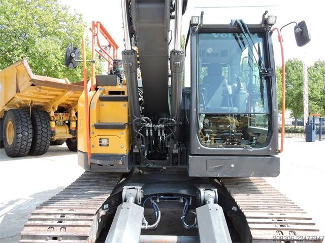 Гусеничный экскаватор VOLVO ECR145