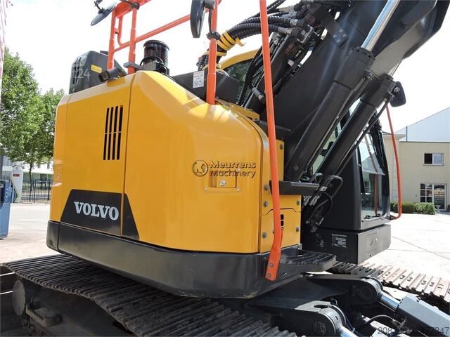 Гусеничный экскаватор VOLVO ECR145