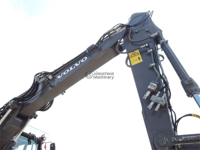 Гусеничный экскаватор VOLVO ECR145