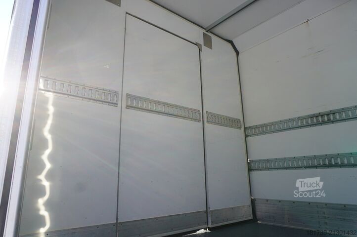 Chłodnia Bitemperatura Renault D210 12T / Bitemperature Refrigerator