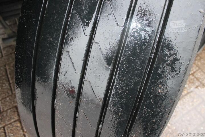 Piattaforma di carico MAN TGX 26.440 + EURO 5 + Right Hand Drive