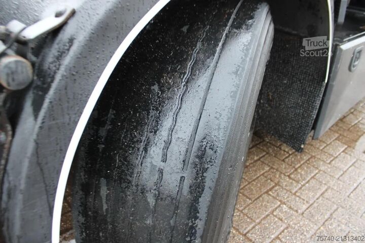 Piattaforma di carico MAN TGX 26.440 + EURO 5 + Right Hand Drive