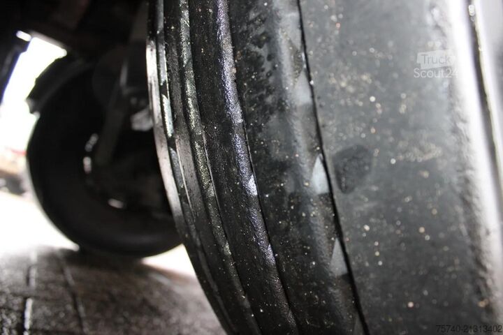 Piattaforma di carico MAN TGX 26.440 + EURO 5 + Right Hand Drive