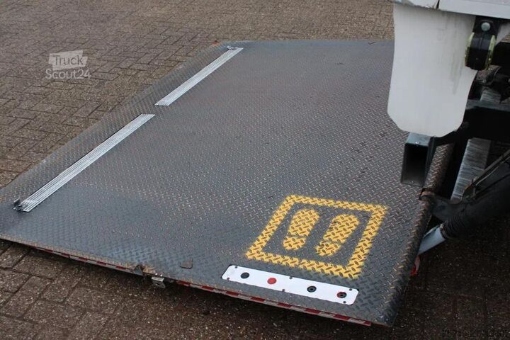 Benne fermée Mercedes-Benz Actros 1927 + EURO 6 + LIFT