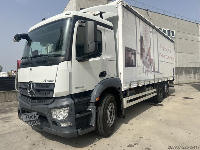 Nákladné auto s plochou korbou a plachtou Mercedes-Benz ANTOS