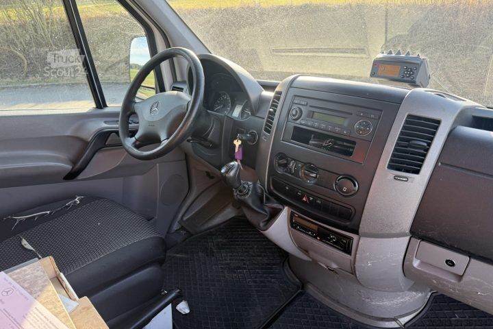 Camión frigorífico Mercedes-Benz 516 CDI Kühlkoffer/HB / Swiss-Vehicle