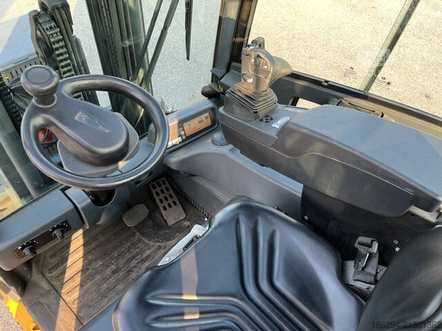 Empilhadeira frontal Jungheinrich EFG213