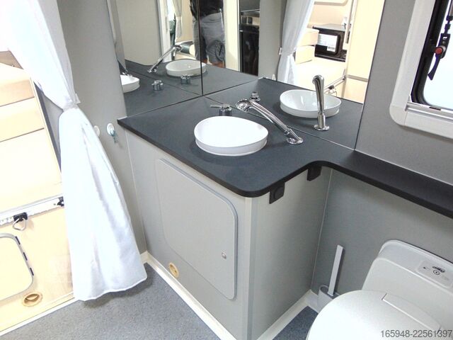 Halvintegrerad husbil ACROSS 689 CDH Rollstuhllift -barrierefrei AUTOMATIK