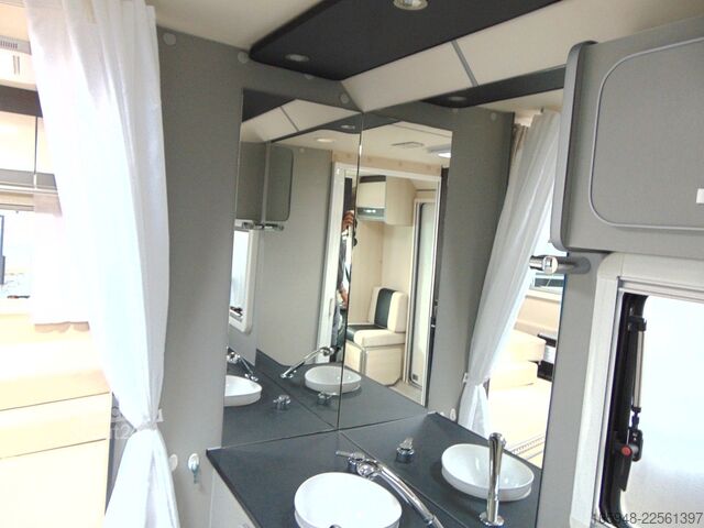 Halvintegrerad husbil ACROSS 689 CDH Rollstuhllift -barrierefrei AUTOMATIK