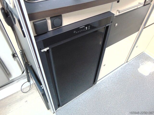 Halvintegrerad husbil ACROSS 689 CDH Rollstuhllift -barrierefrei AUTOMATIK