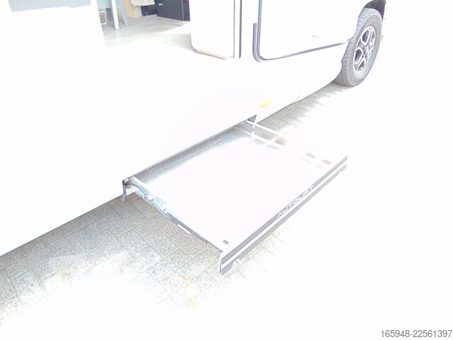 Halvintegrerad husbil ACROSS 689 CDH Rollstuhllift -barrierefrei AUTOMATIK