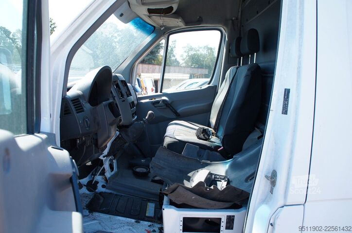 Kastenwagen hoch MERCEDES-BENZ Sprinter 211 CDi L1H2 diebstahlschaden!