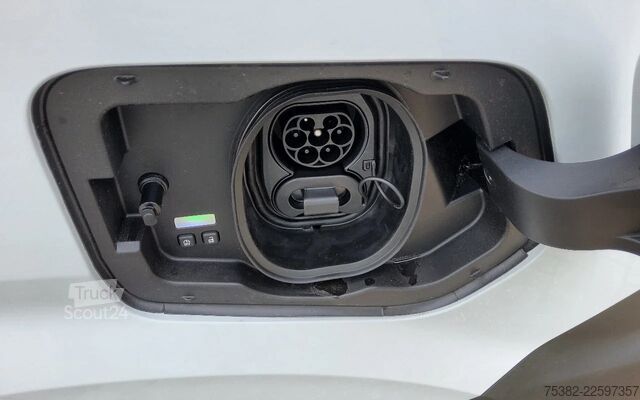 Chassi med hytt Renault Master E-TECH 87 KW FWD EL - 4 TON'S CHASSIS / ...