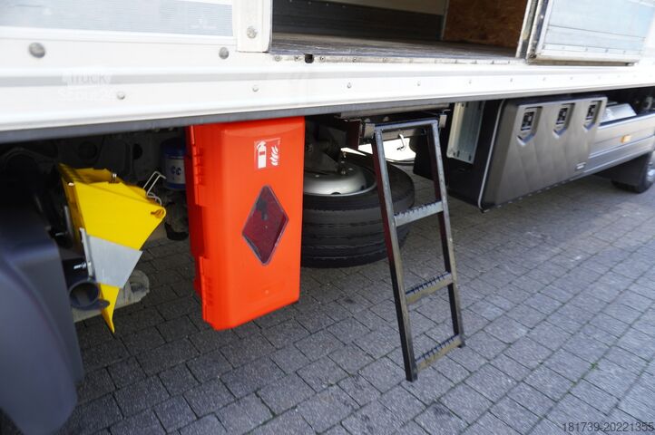 Container lastebil Mercedes-Benz Atego 1318 E6 /20 pallet container/lift