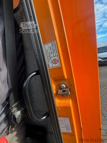 Фургон (грузовой автомобиль) MERCEDES-BENZ 816 D VARIO Koffer *Ahk*