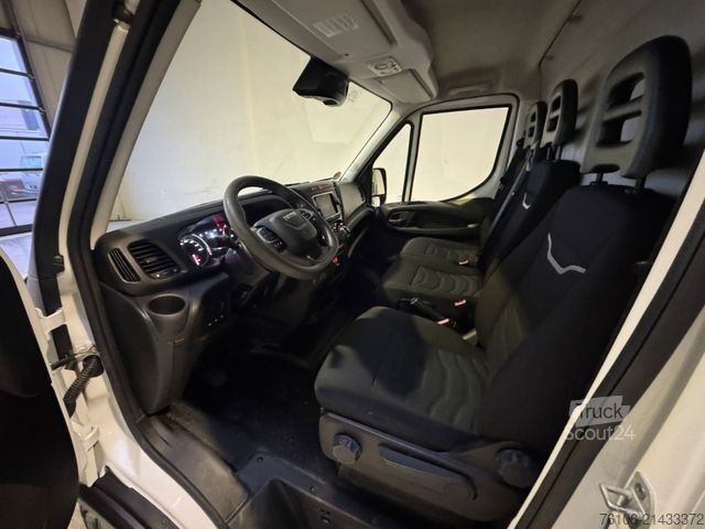 Hög tak skåpbil IVECO Daily 50C18 Kastenwagen *Navi*Ahk**
