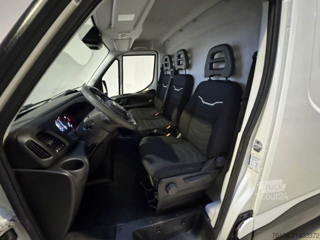 Hög tak skåpbil IVECO Daily 50C18 Kastenwagen *Navi*Ahk**