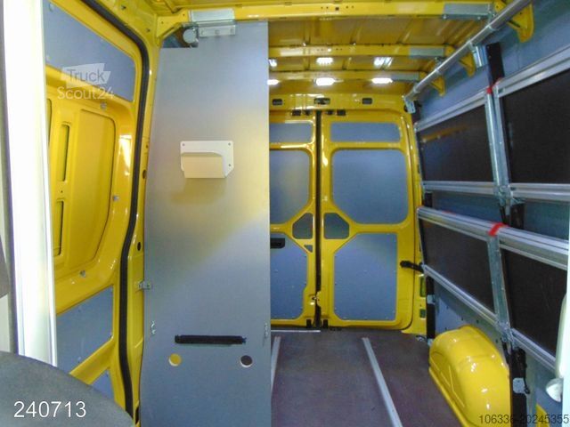 Kombi z visokim stropom VOLKSWAGEN Crafter 35 2.0 TDI *Klima*Regalsystem*Kamera*