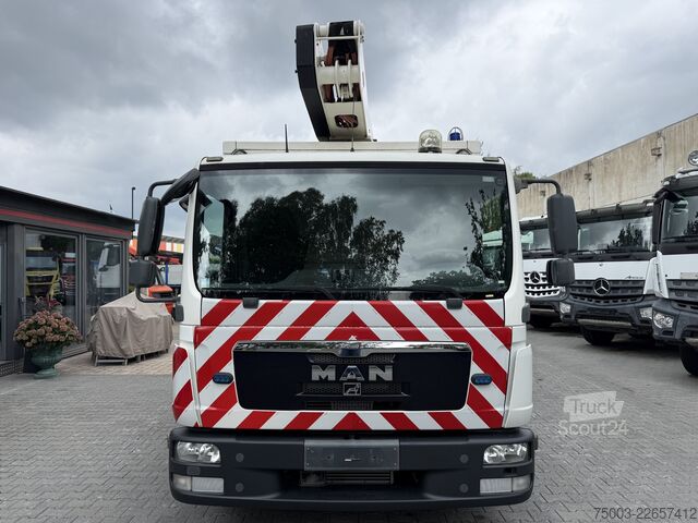 Lastbilsmonterad arbetsplattform MAN TGL 12.180 Koffer mit Ruthmann Versalift 14.90m