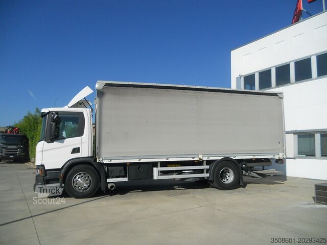 Kasa ve geri çekilebilir arka platformlu kamyon SCANIA P320